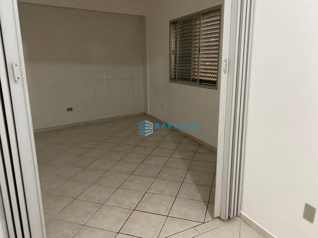 Casa para alugar com 2 quartos, 90m² - Foto 12