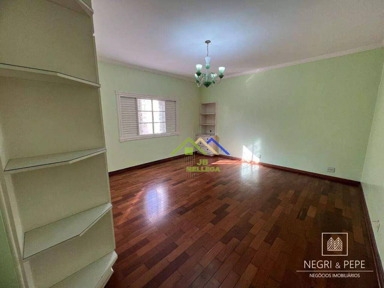 Casa à venda com 4 quartos, 230m² - Foto 2