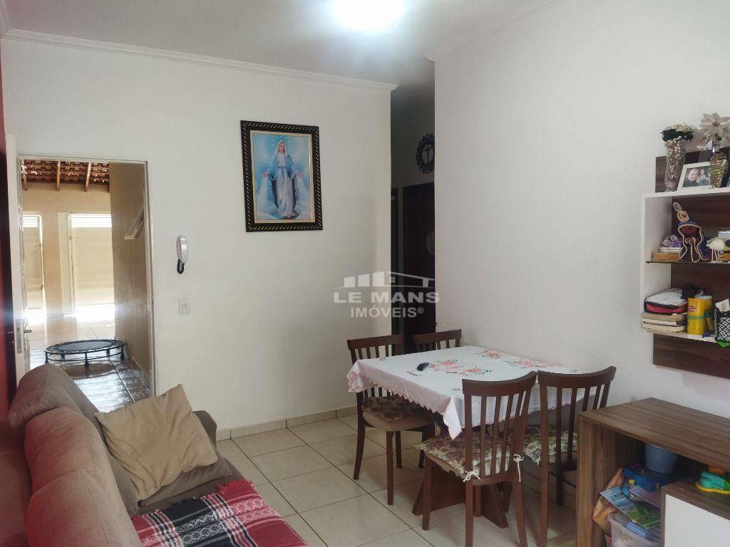 Casa à venda com 3 quartos, 150m² - Foto 1