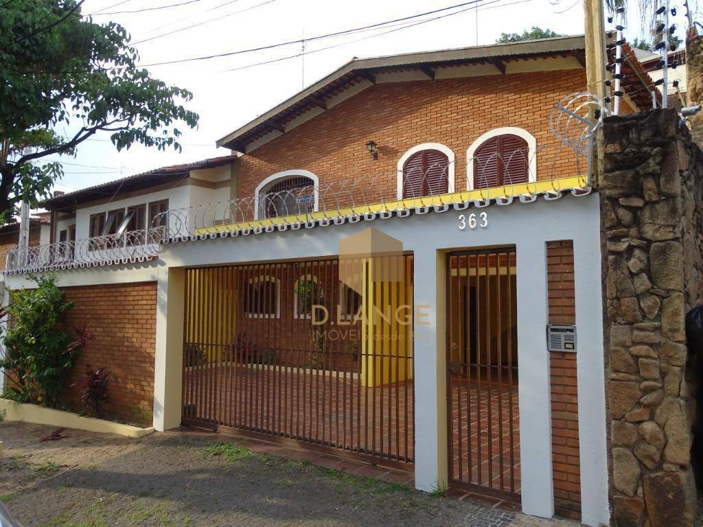 Casa à venda com 3 quartos, 237m² - Foto 1