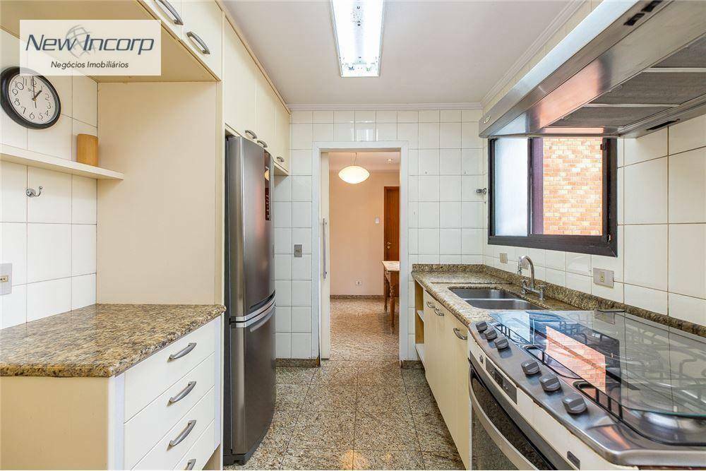 Apartamento à venda com 3 quartos, 222m² - Foto 8