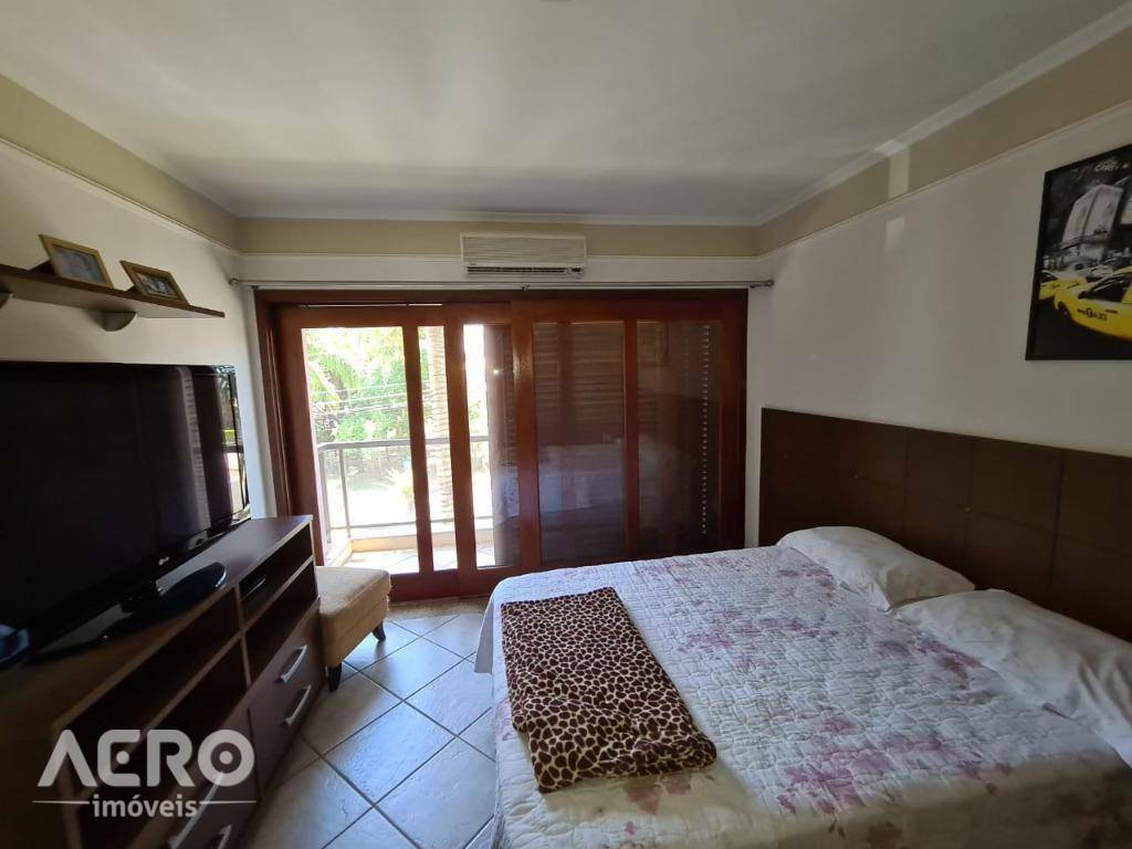 Casa de Condomínio à venda com 3 quartos, 320m² - Foto 2