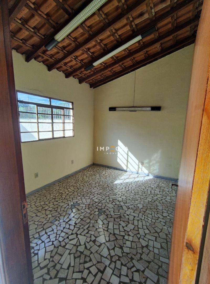 Casa à venda com 4 quartos, 177m² - Foto 12