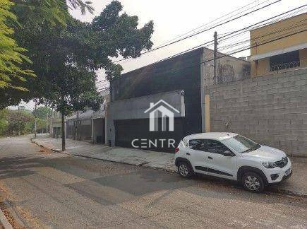 Casa à venda com 3 quartos, 225m² - Foto 2