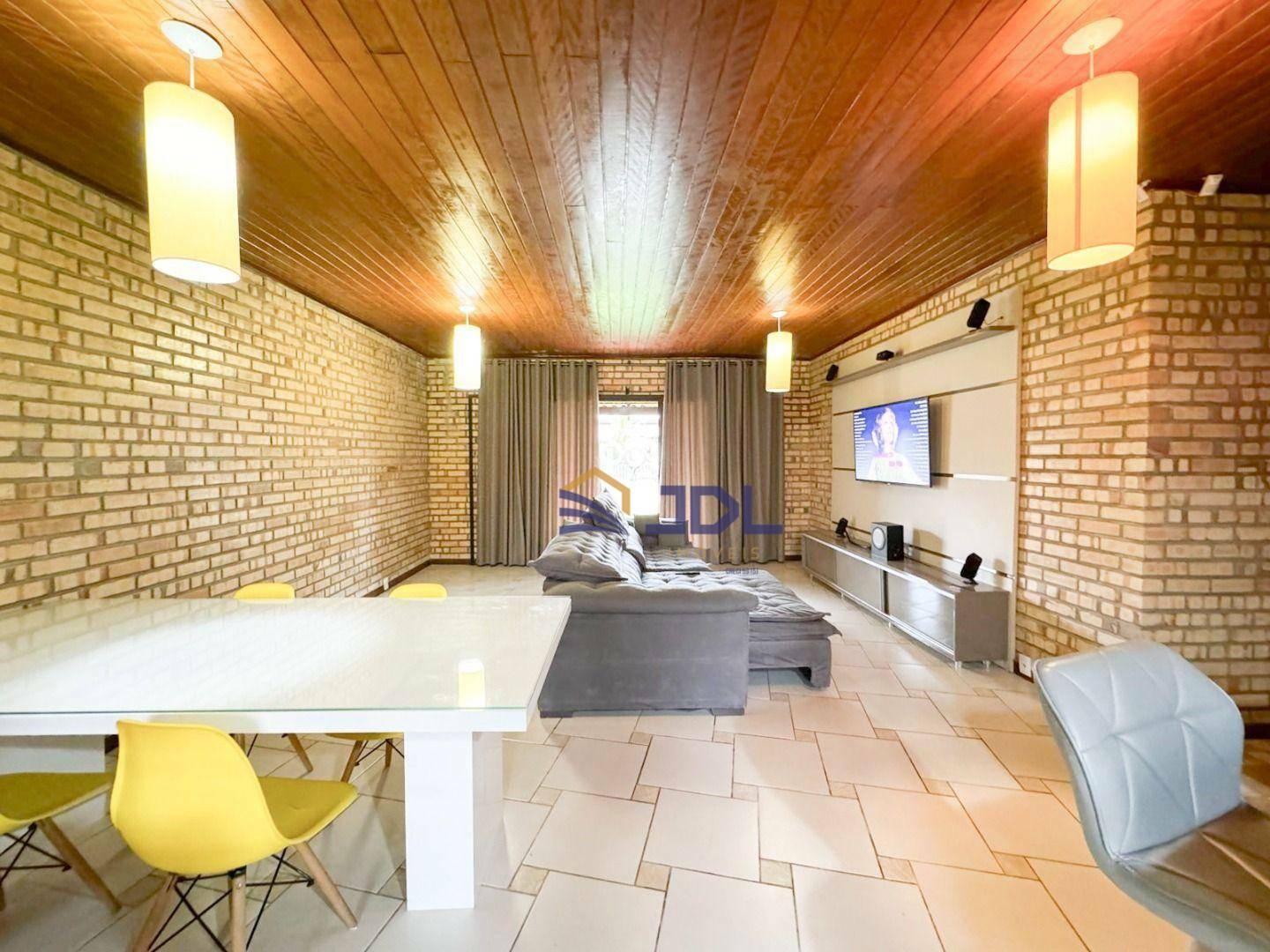 Casa à venda com 2 quartos, 140m² - Foto 5