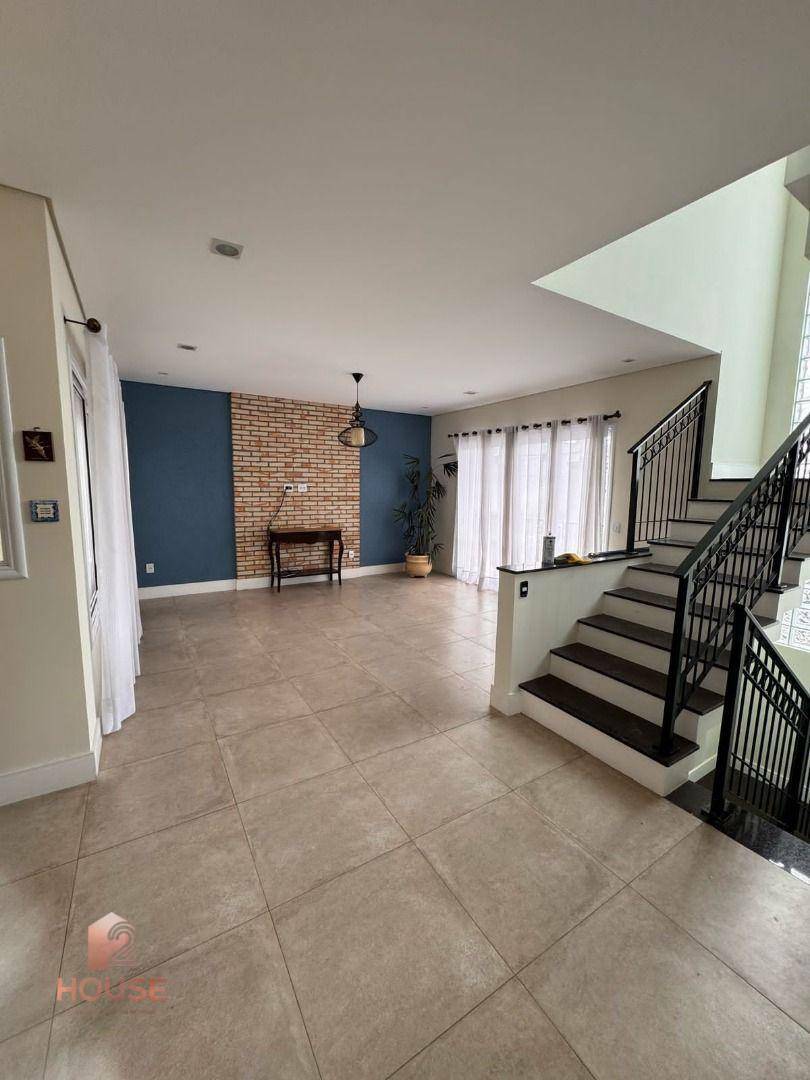 Casa de Condomínio para alugar com 2 quartos, 300m² - Foto 4