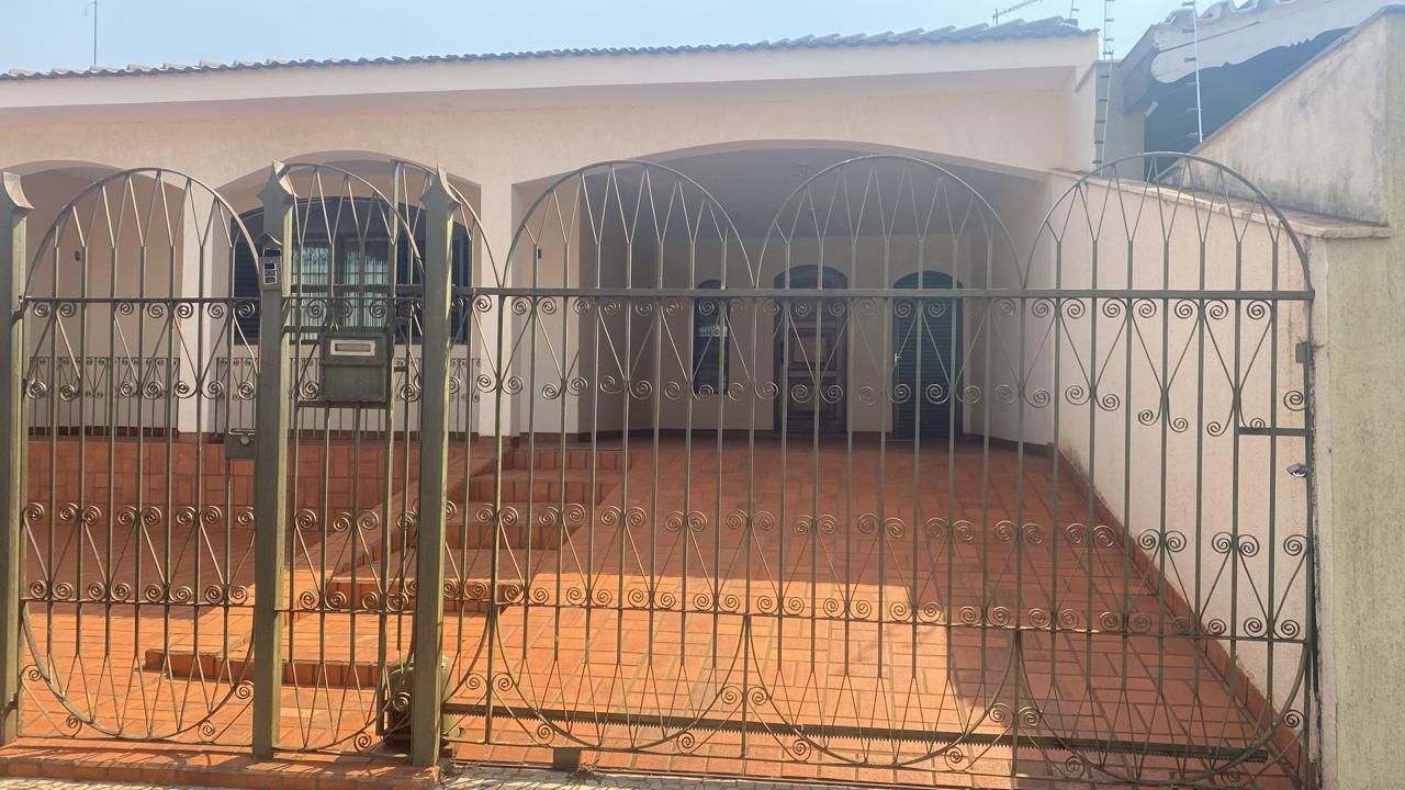 Casa para alugar com 3 quartos, 170m² - Foto 1