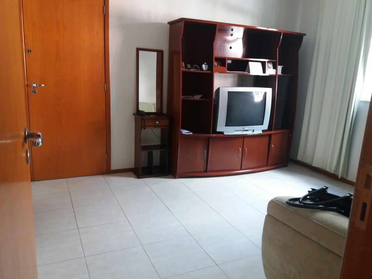 Apartamento à venda com 2 quartos, 70m² - Foto 2