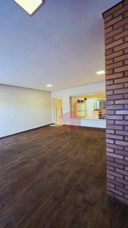 Casa à venda com 3 quartos, 130m² - Foto 2