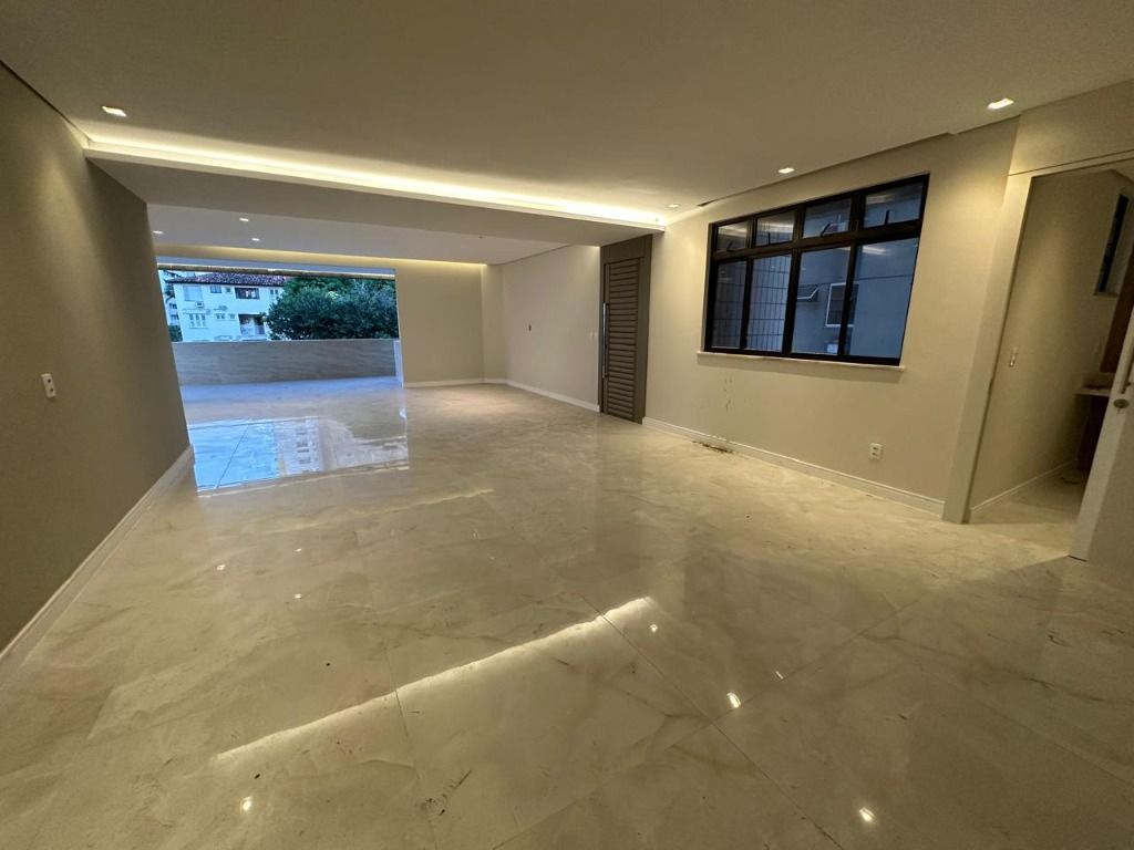 Apartamento à venda com 3 quartos, 216m² - Foto 3