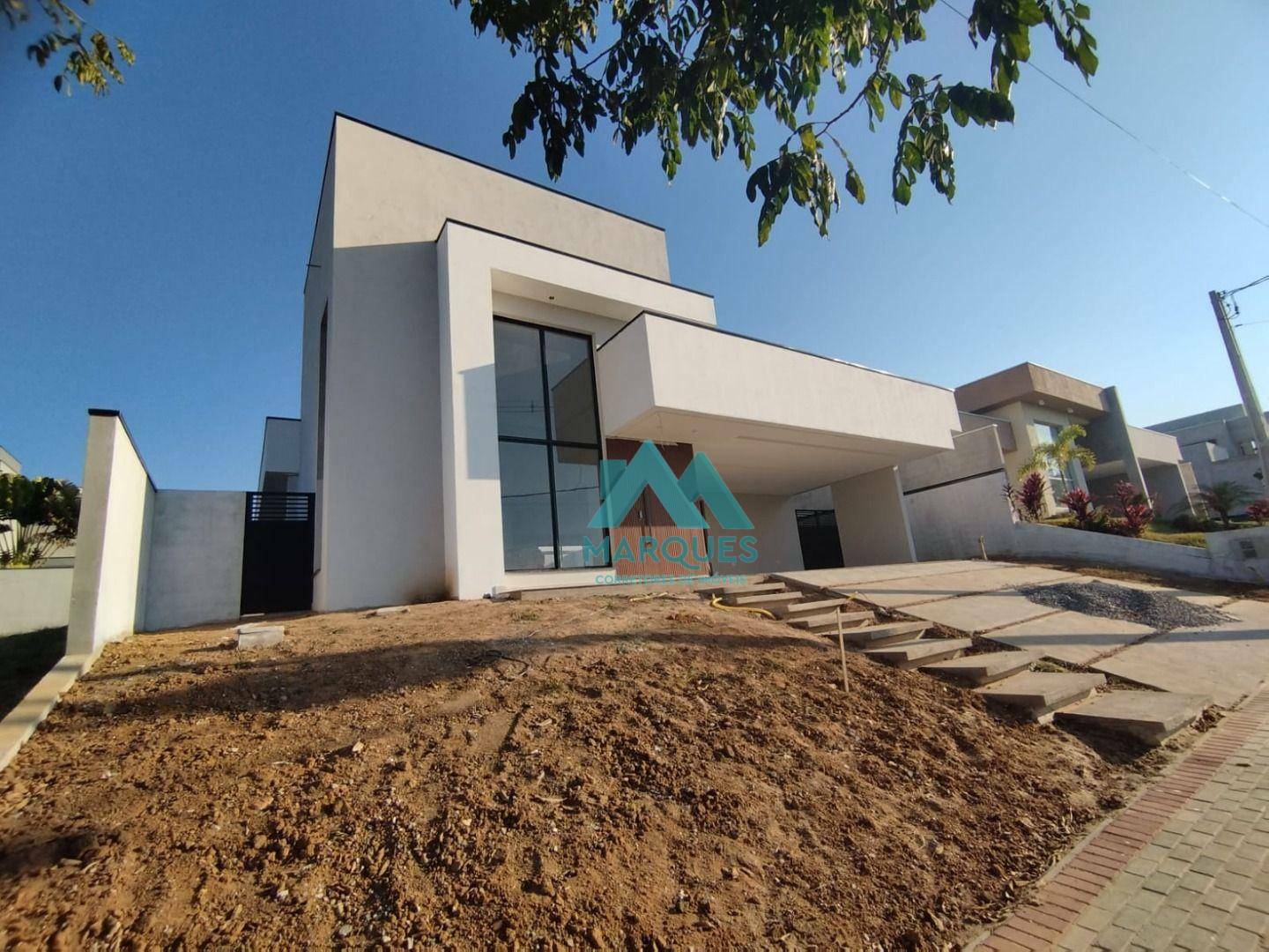 Casa à venda com 3 quartos, 250m² - Foto 1