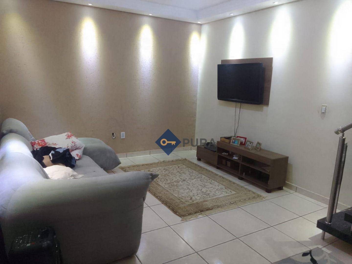 Sobrado à venda com 2 quartos, 180m² - Foto 1