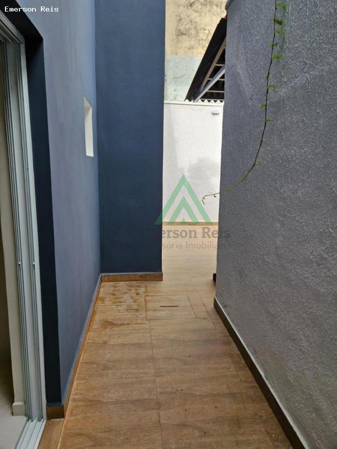 Casa à venda com 2 quartos, 102m² - Foto 1