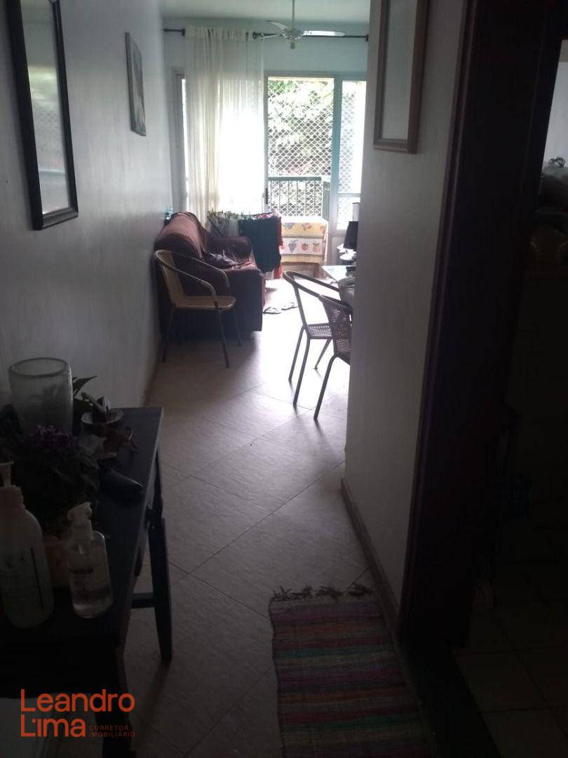 Apartamento para alugar com 3 quartos, 70m² - Foto 4