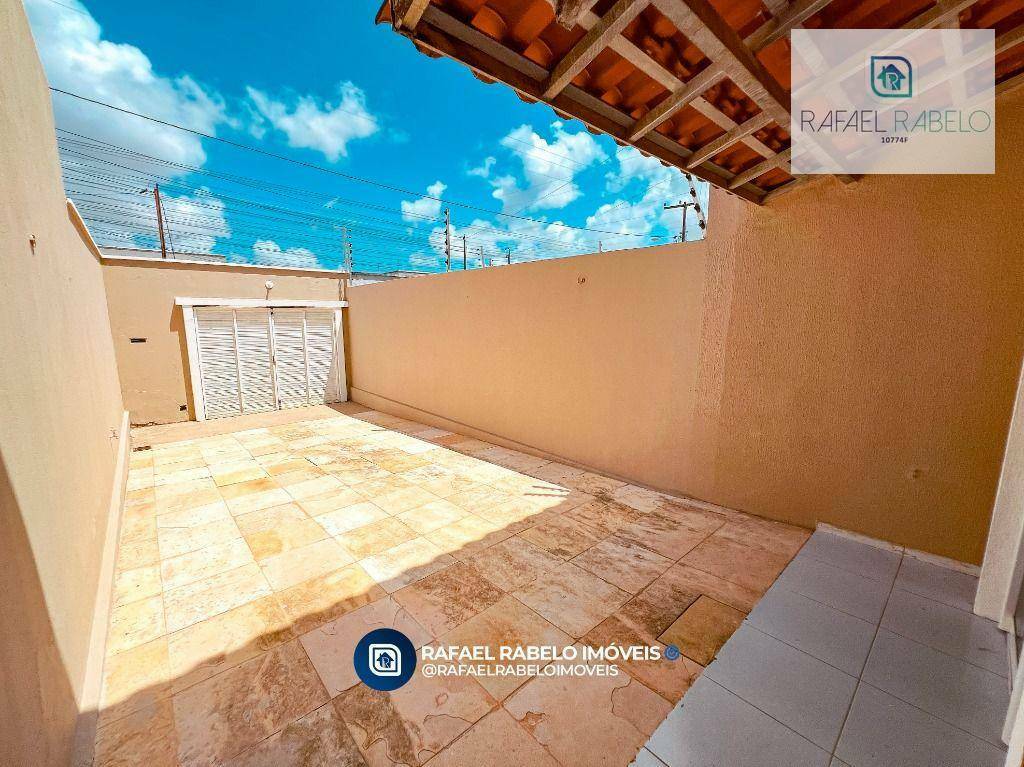 Casa à venda com 2 quartos, 90m² - Foto 2