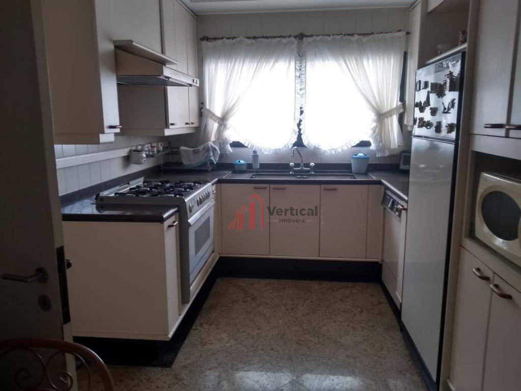 Apartamento para alugar com 3 quartos, 260m² - Foto 30