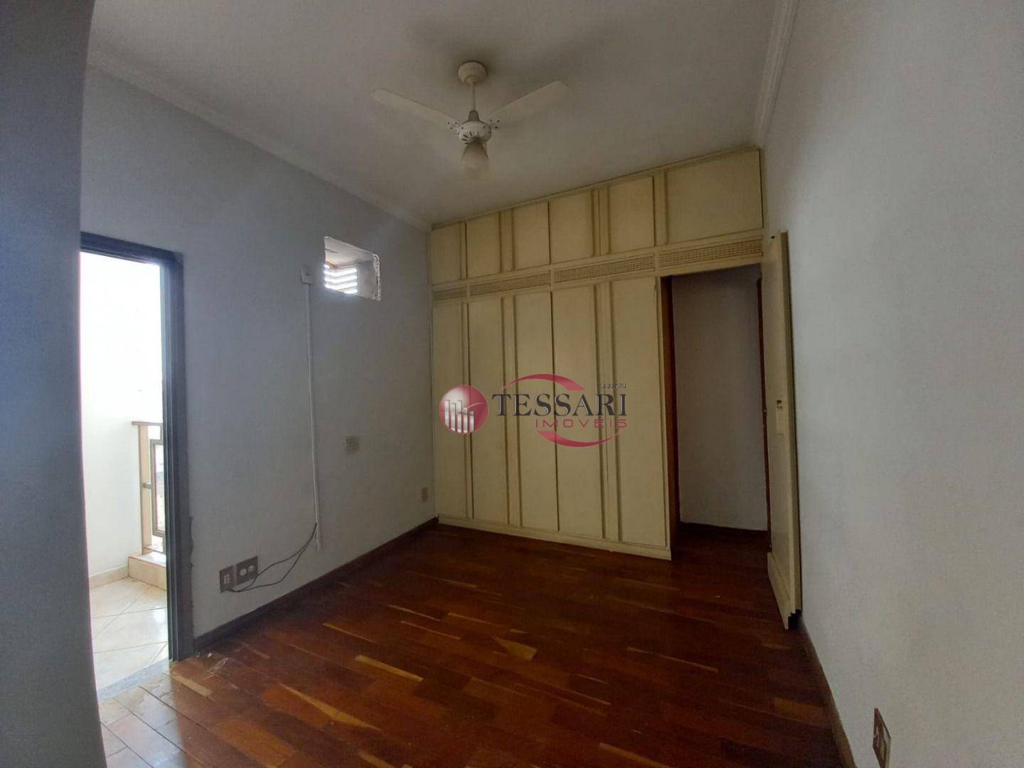 Apartamento para alugar com 3 quartos, 202m² - Foto 9