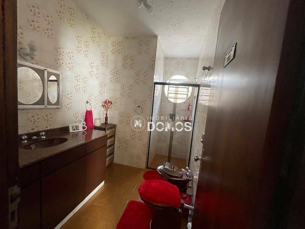 Casa à venda com 3 quartos, 270m² - Foto 11