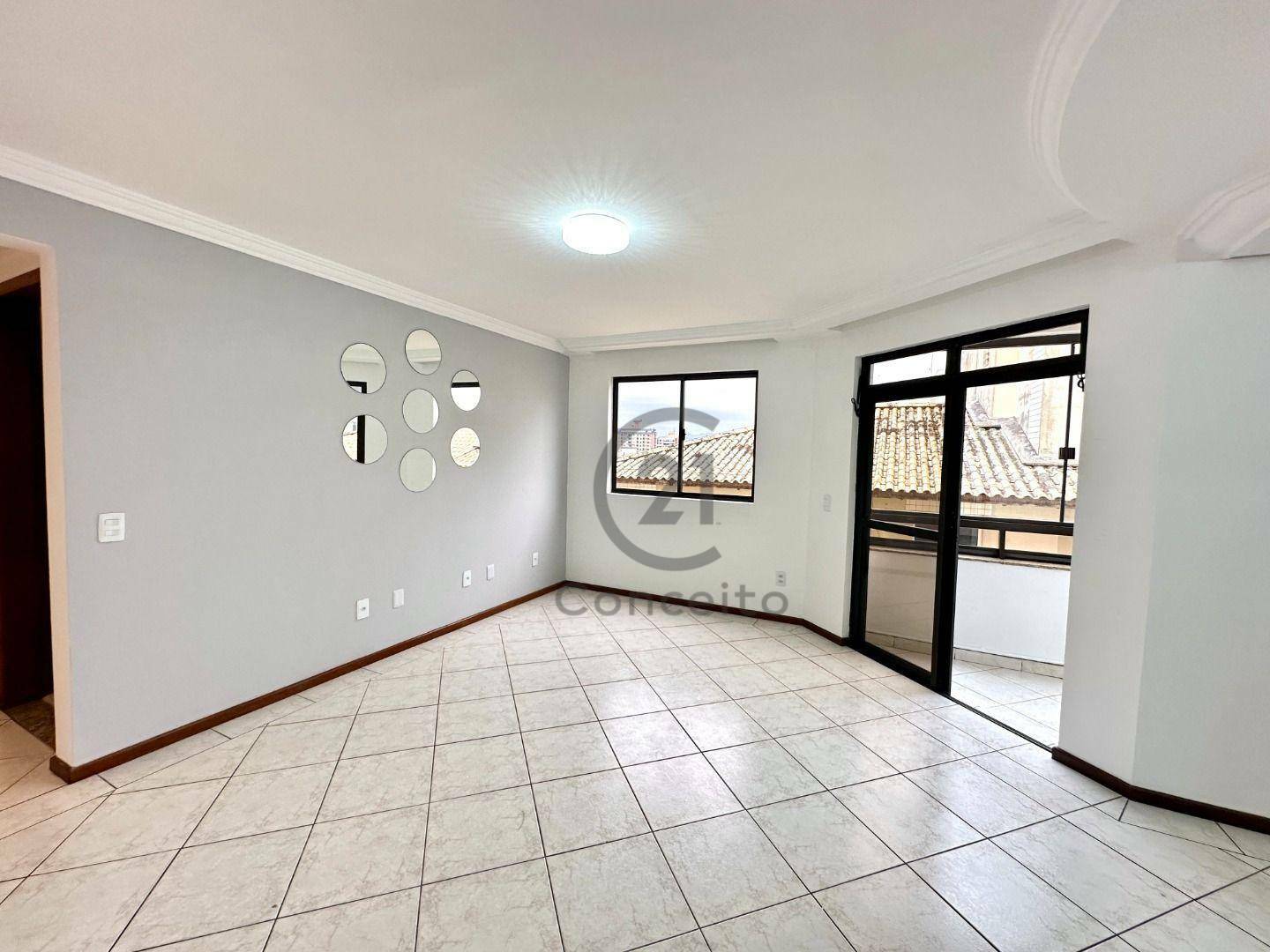 Apartamento à venda com 3 quartos, 212m² - Foto 2