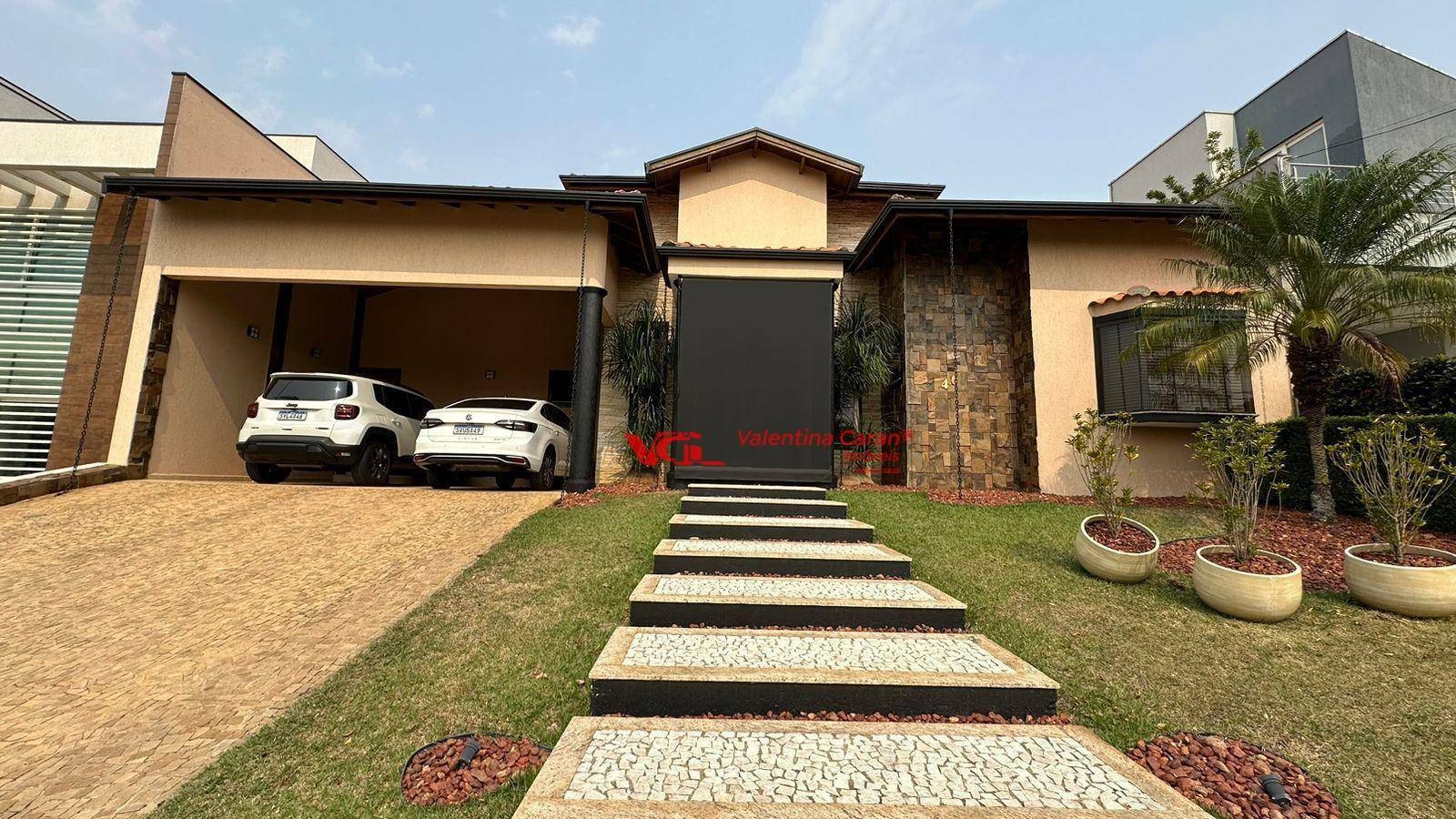 Casa de Condomínio à venda com 4 quartos, 290m² - Foto 1