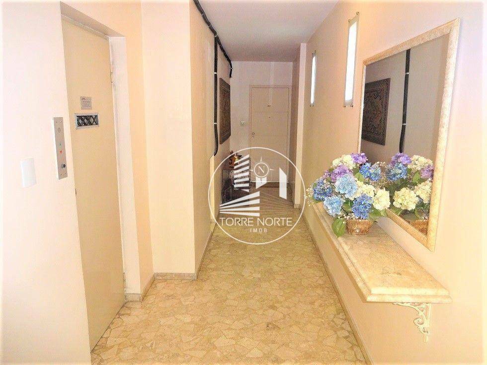 Apartamento à venda com 3 quartos, 125m² - Foto 2