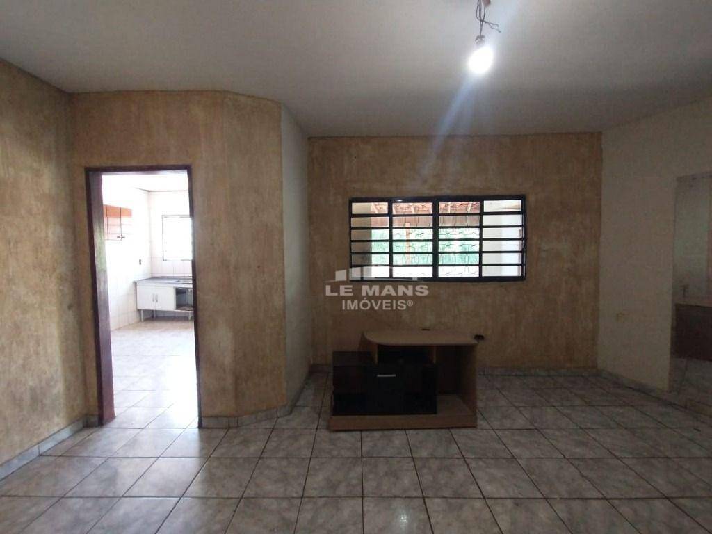 Casa à venda com 3 quartos, 150m² - Foto 2