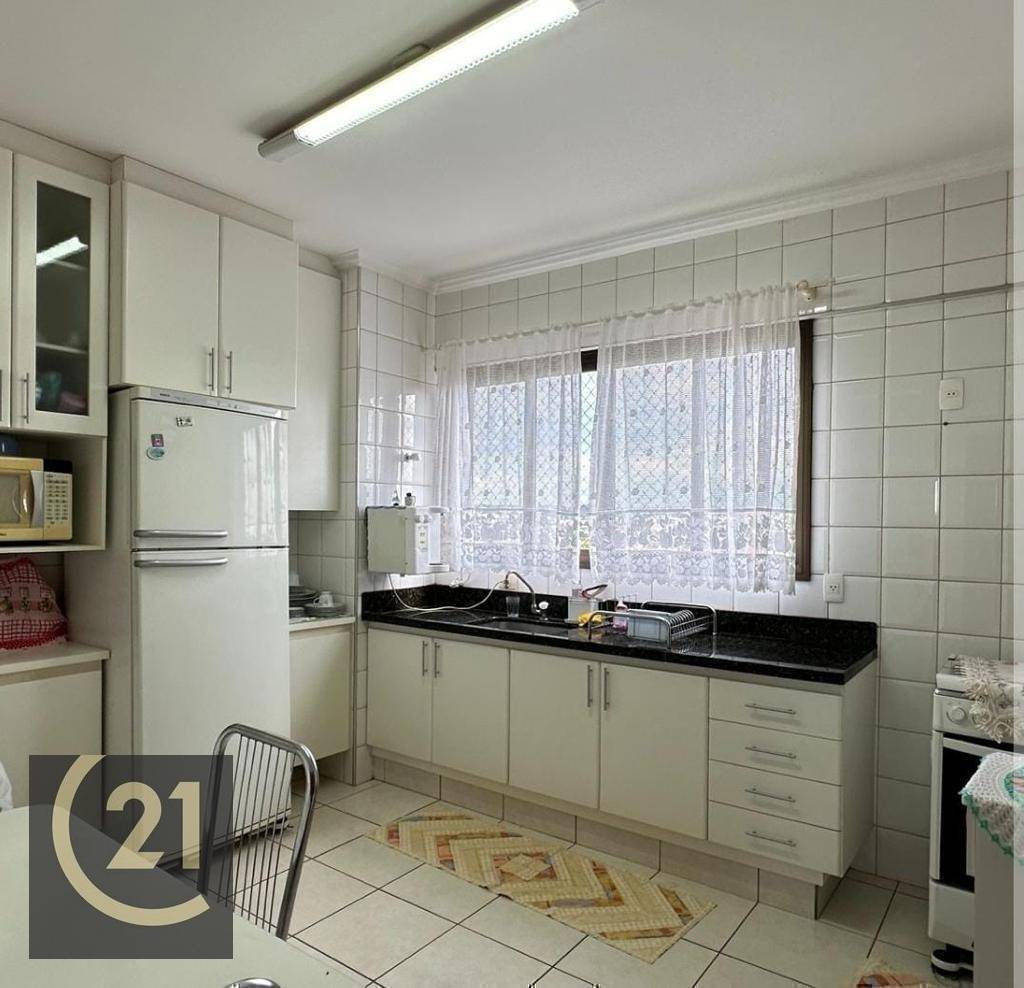 Apartamento à venda com 3 quartos, 137m² - Foto 9