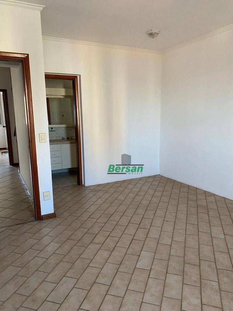 Apartamento à venda com 3 quartos, 126m² - Foto 7