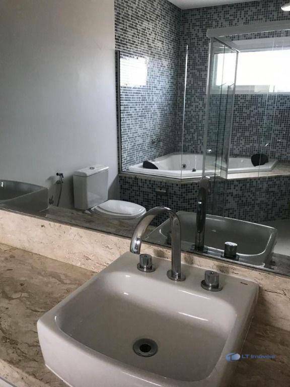 Casa de Condomínio para alugar com 4 quartos, 360m² - Foto 18