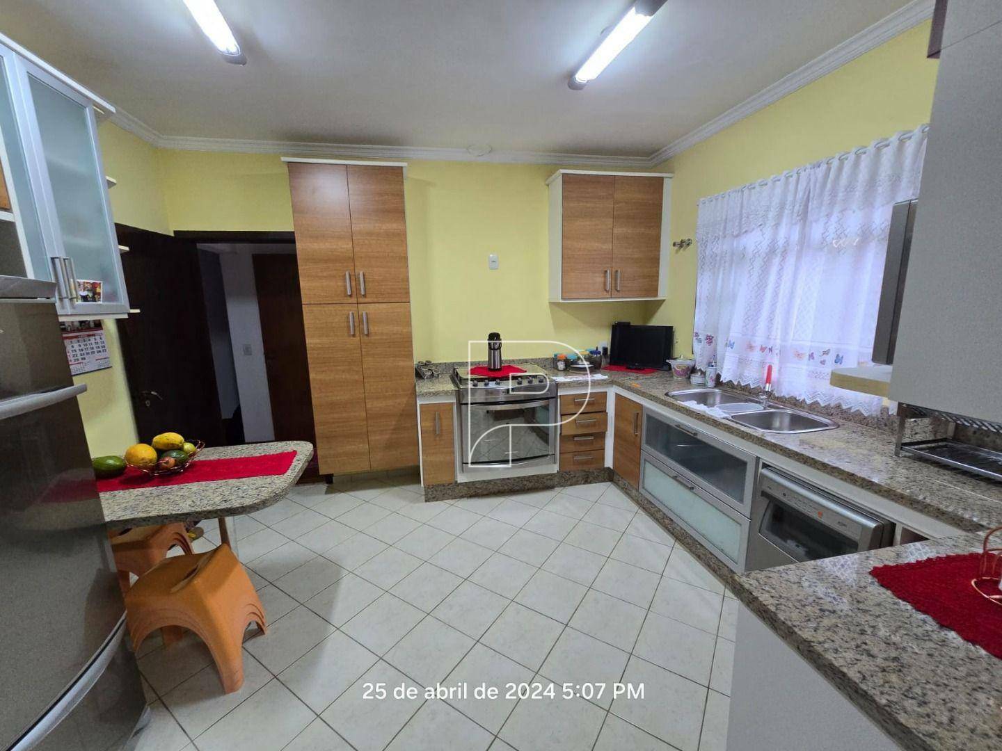 Casa à venda com 3 quartos, 340m² - Foto 9