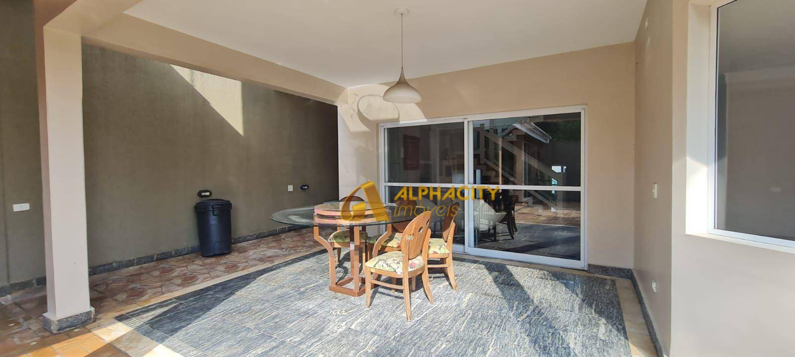 Casa de Condomínio à venda com 4 quartos, 295m² - Foto 4