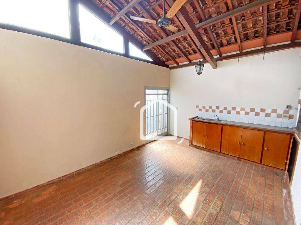 Casa à venda com 3 quartos, 258m² - Foto 6