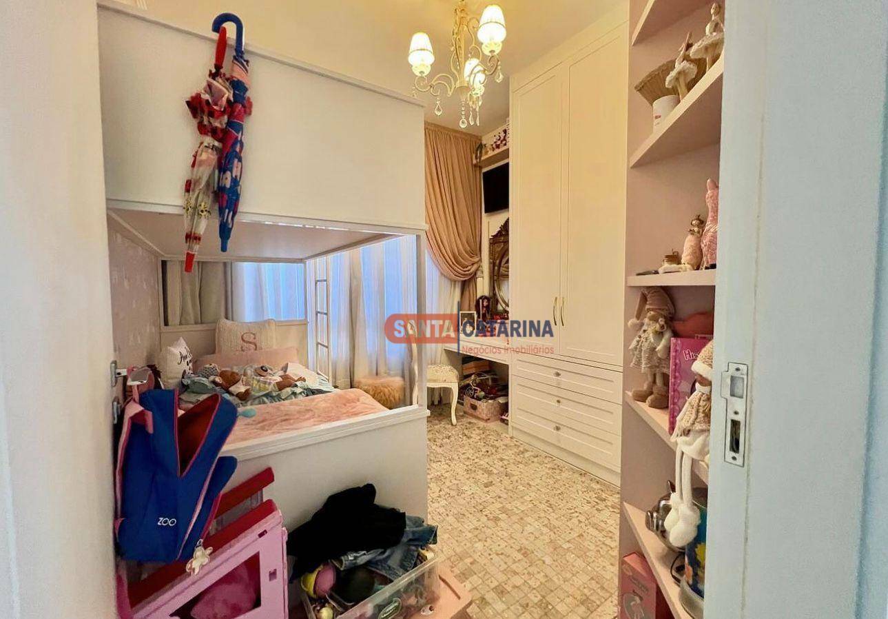 Casa à venda com 3 quartos, 194m² - Foto 8