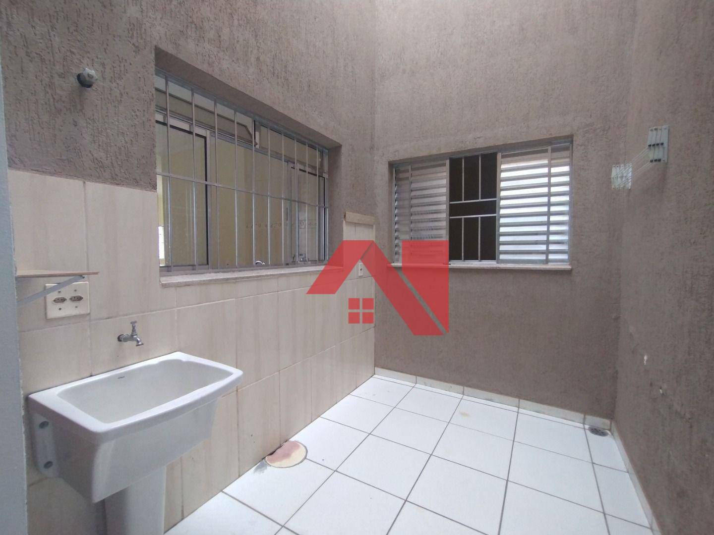 Casa para alugar com 1 quarto, 100m² - Foto 15