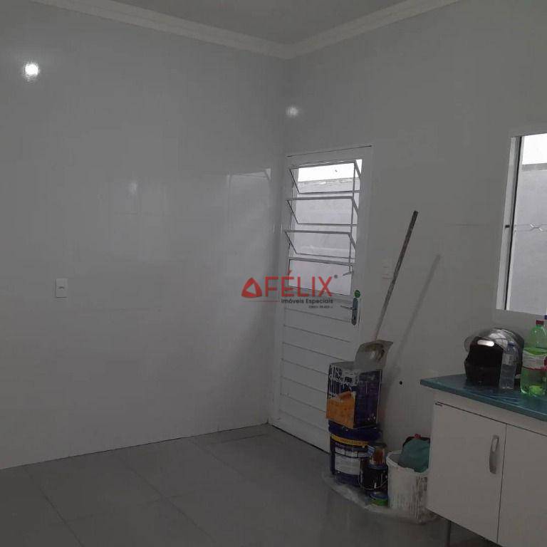 Casa à venda com 2 quartos, 61m² - Foto 3