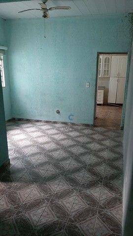 Casa à venda com 3 quartos, 300m² - Foto 2