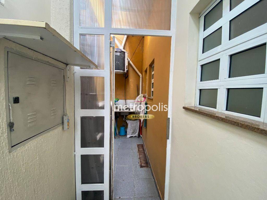 Casa à venda com 8 quartos, 215m² - Foto 42