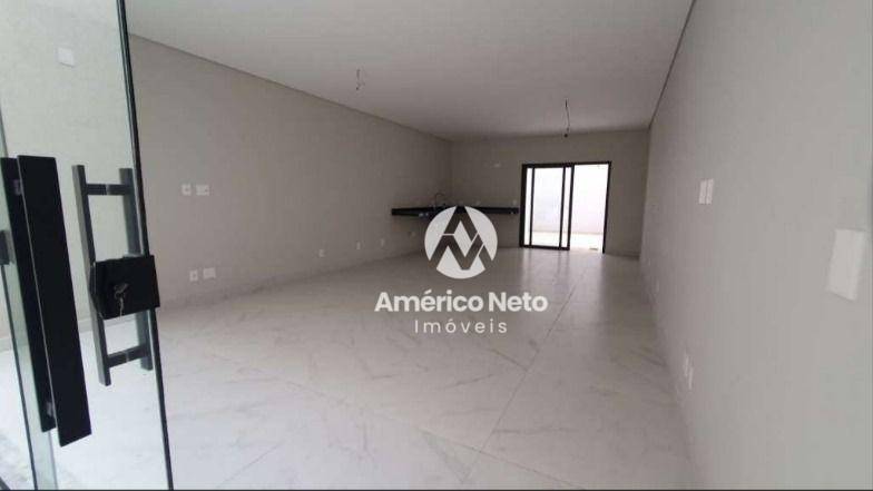 Sobrado à venda com 3 quartos, 220m² - Foto 1