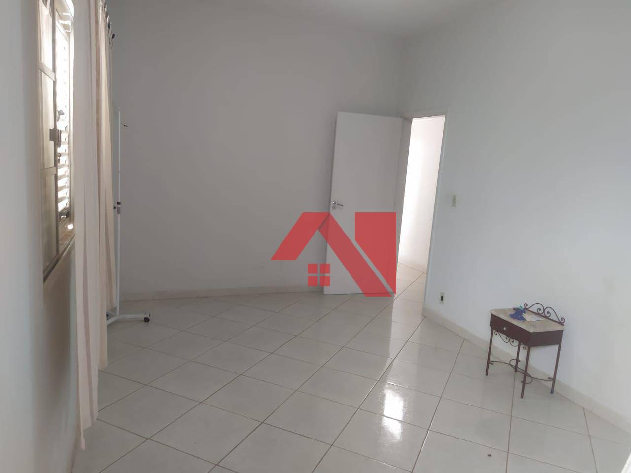 Casa à venda com 3 quartos, 186m² - Foto 2