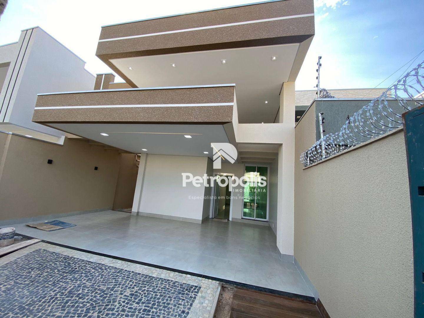 Casa à venda com 3 quartos, 151m² - Foto 1