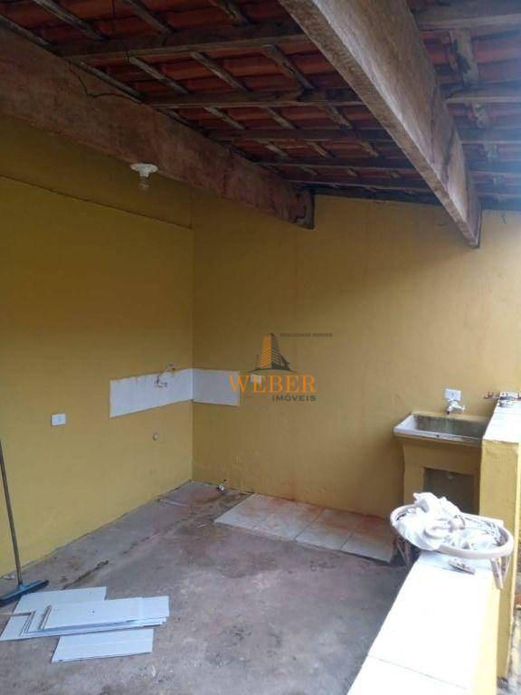 Casa à venda com 2 quartos, 60m² - Foto 4