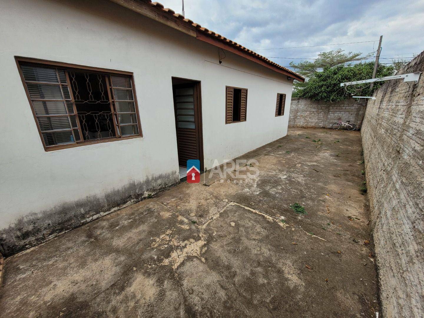 Casa à venda com 2 quartos, 60m² - Foto 2