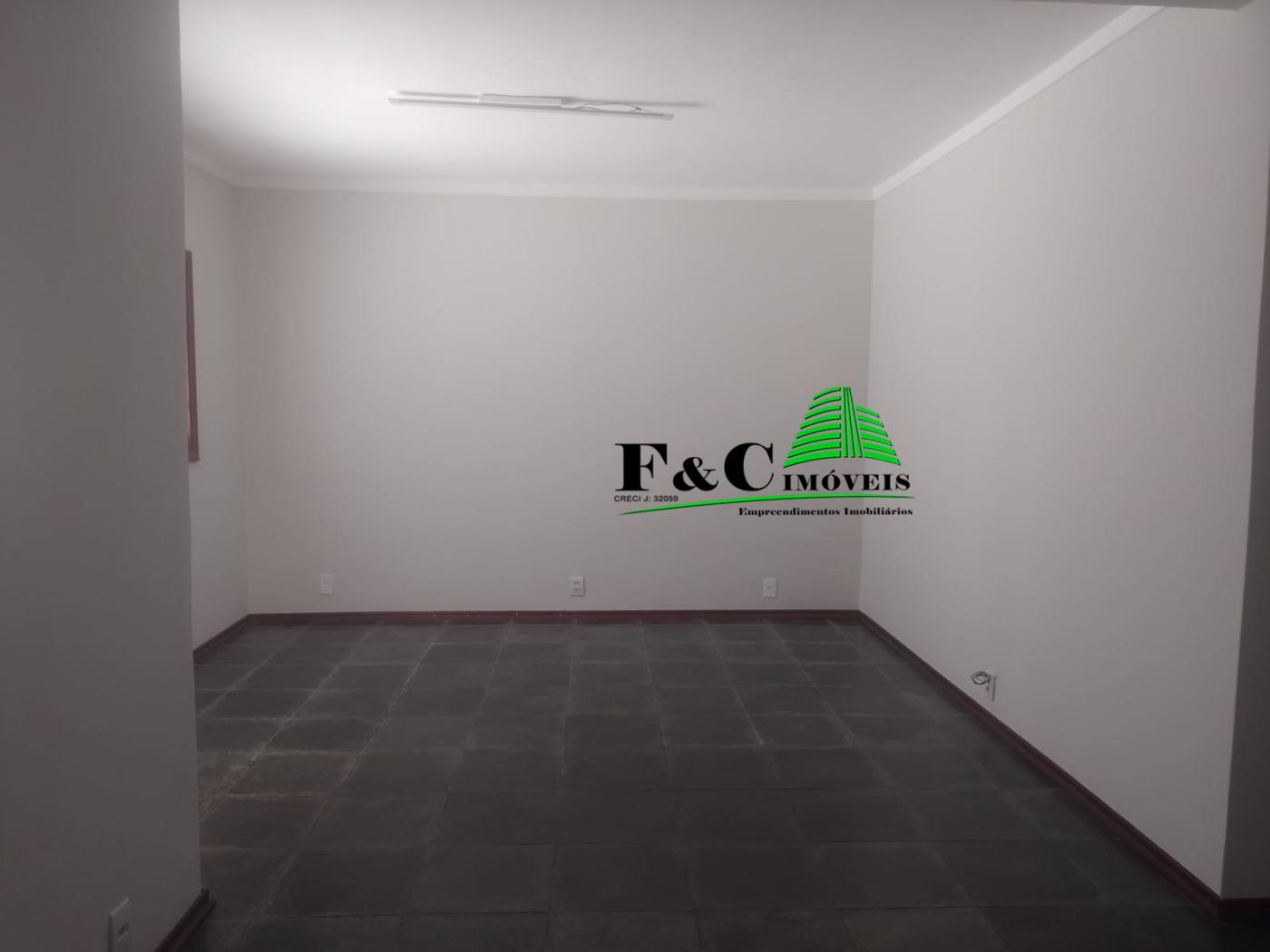 Casa à venda com 3 quartos, 250m² - Foto 3