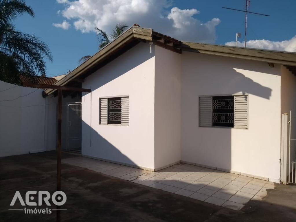 Casa à venda com 3 quartos, 124m² - Foto 2