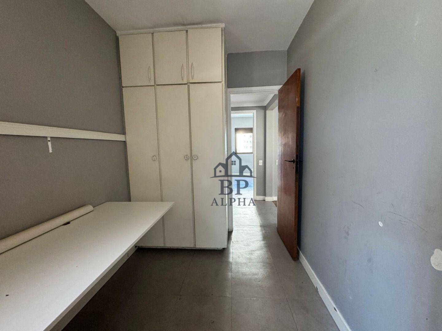 Apartamento para alugar com 3 quartos, 130m² - Foto 15