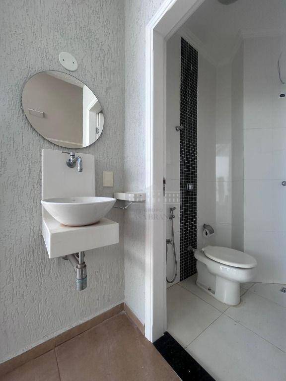 Casa à venda com 3 quartos, 228m² - Foto 8
