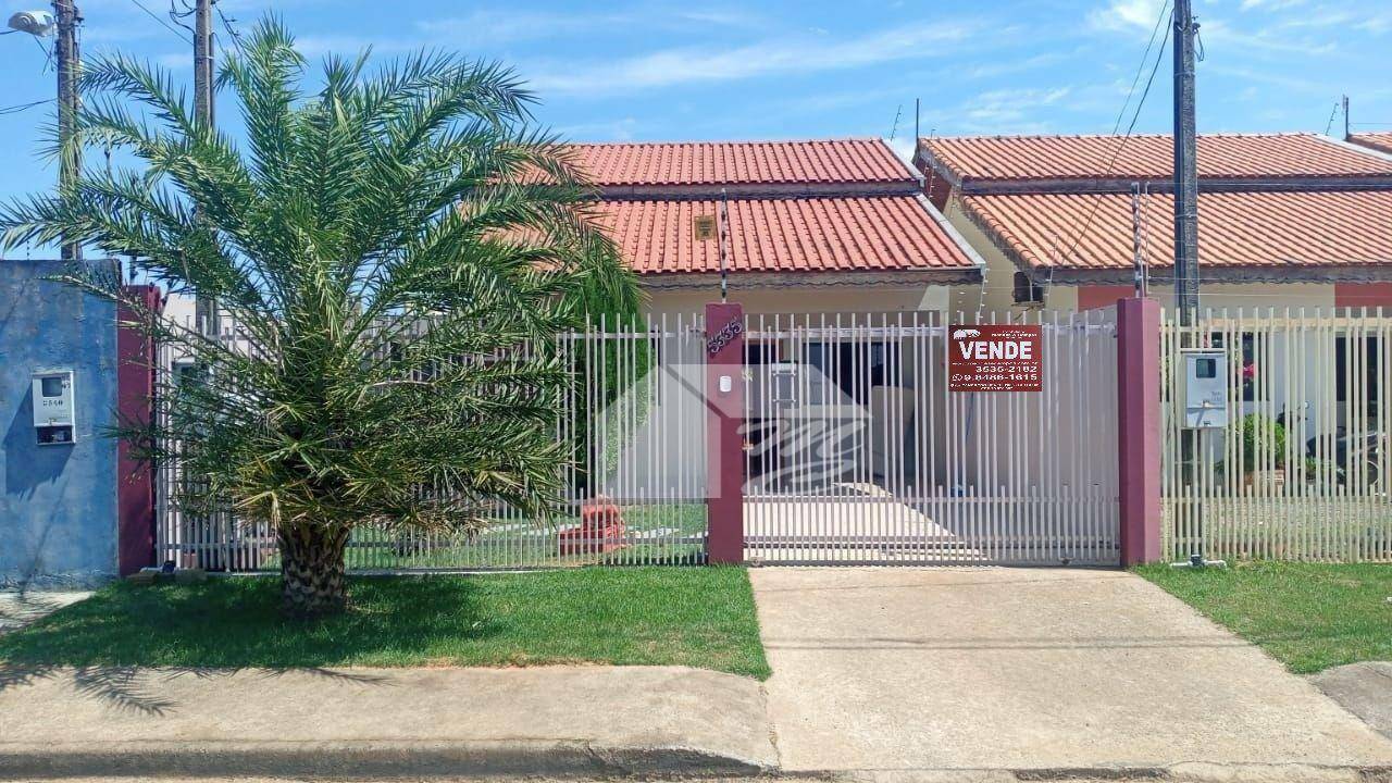 Casa à venda com 2 quartos, 69m² - Foto 1