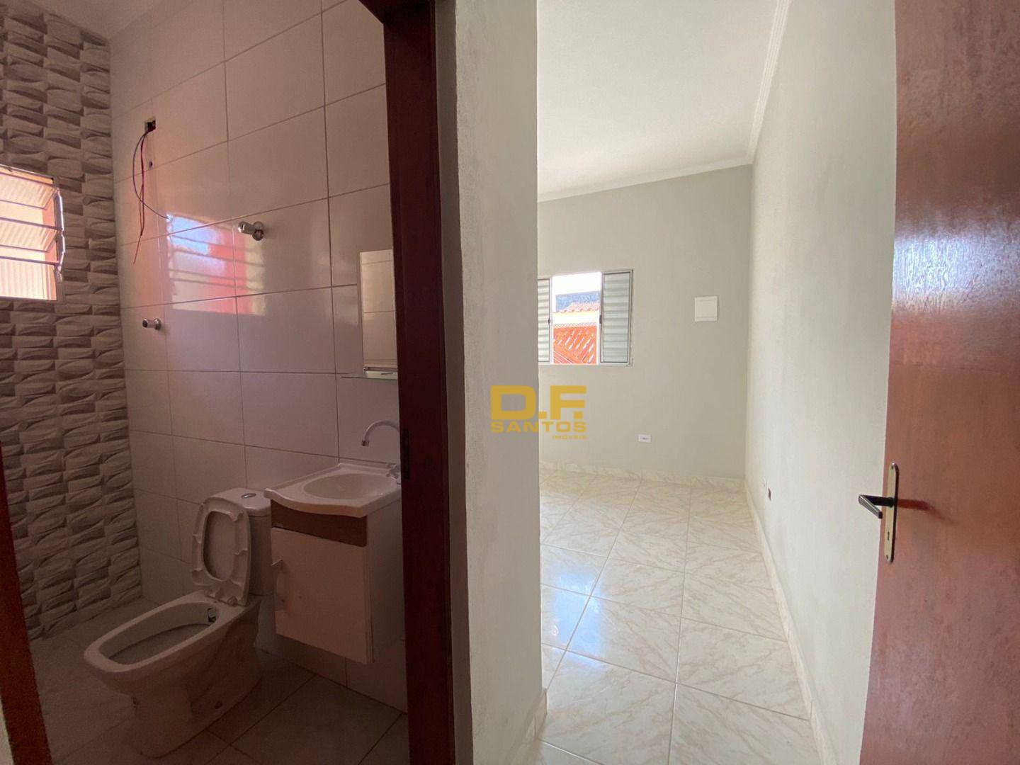 Casa à venda com 2 quartos, 70m² - Foto 2