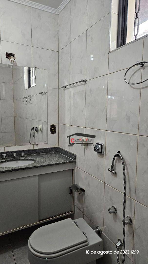 Sobrado à venda com 4 quartos, 200m² - Foto 2