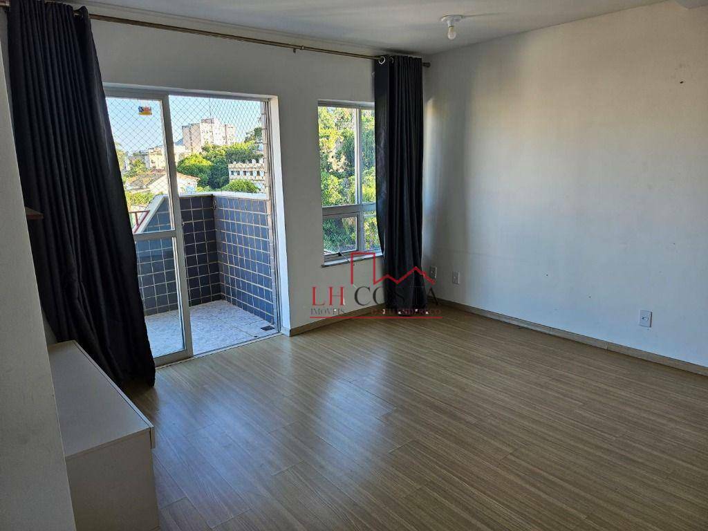 Apartamento à venda com 2 quartos, 70m² - Foto 4